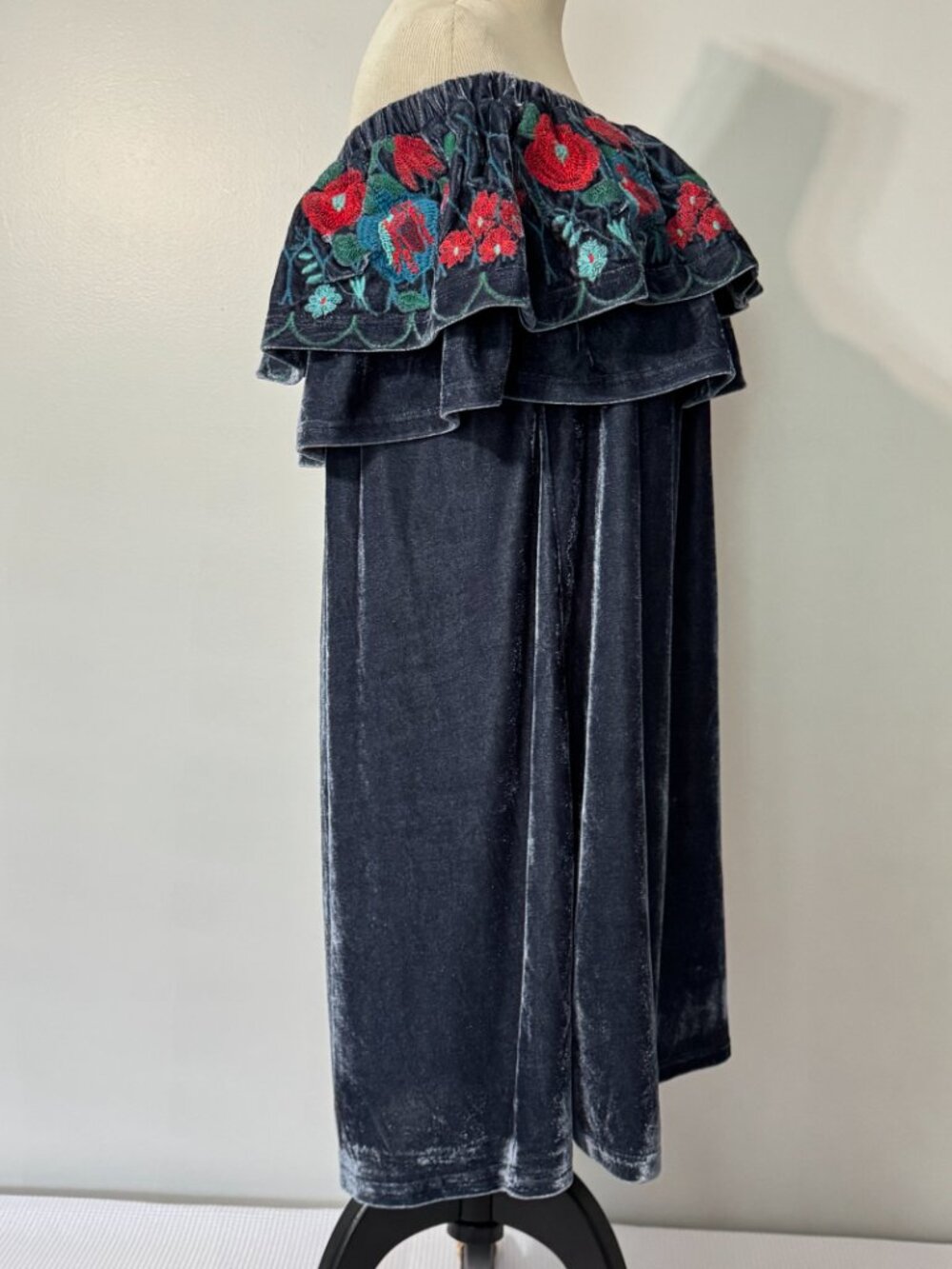 UMGEE Blue Velvet Embroidered Off Shoulder Dress - Picture 4 of 9